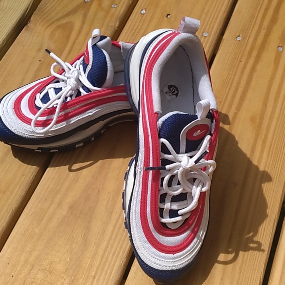 Nike gym shoes - Picture 4 of 4